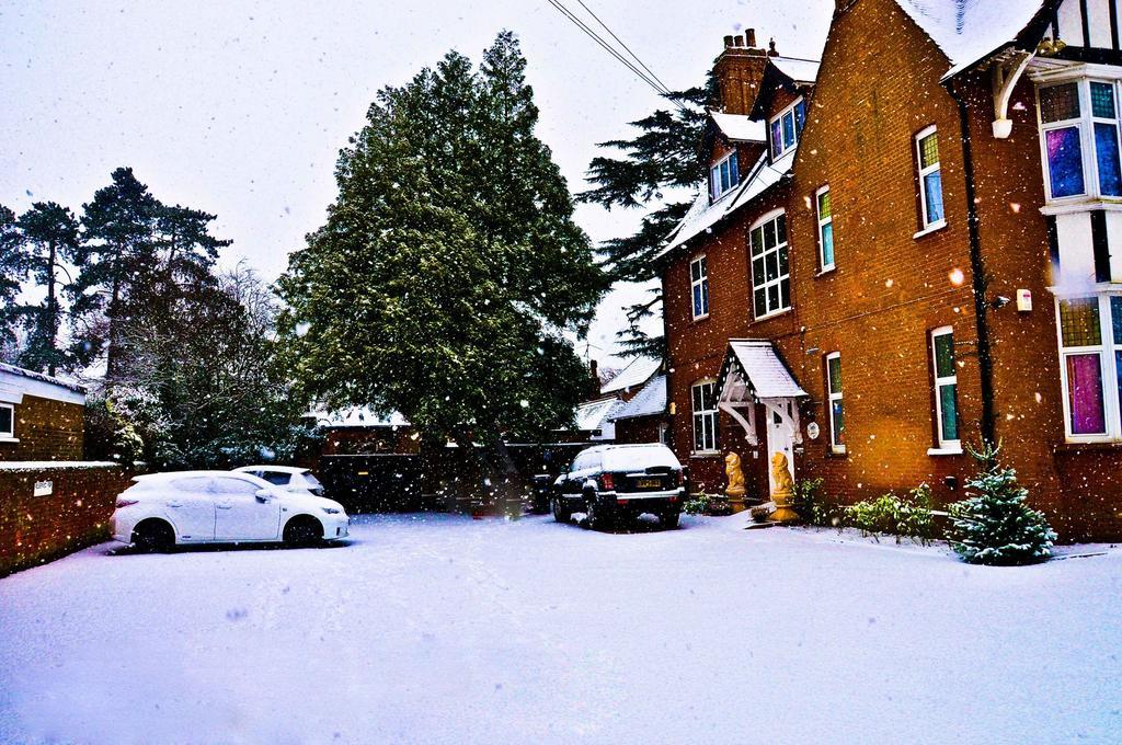 Gatwick Inn 霍利 外观 照片